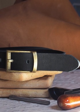 Cinturó de cuir negre mat ·...