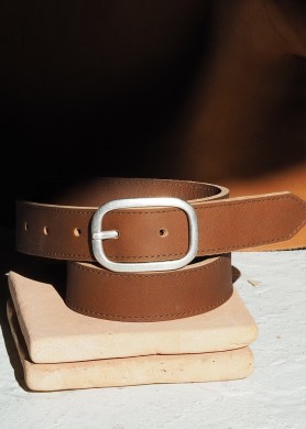 Cinturón de cuero marrón...